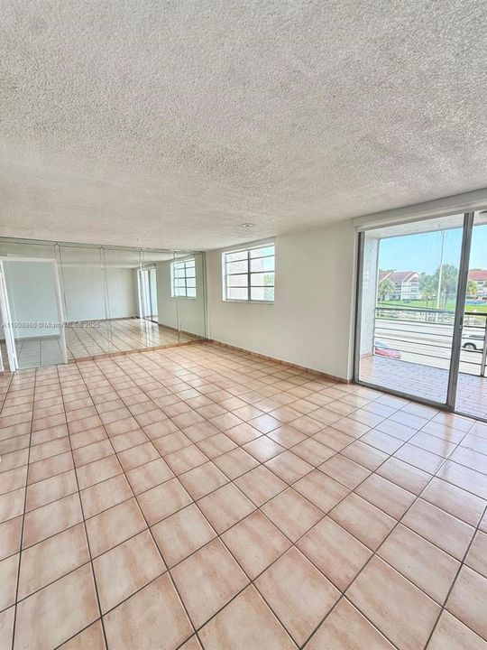 Recently Rented: $2,300 (3 beds, 2 baths, 1282 Square Feet)