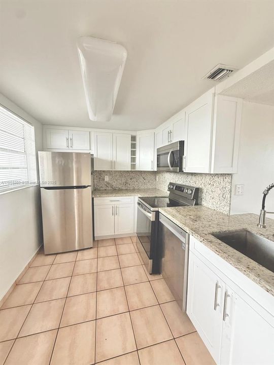 Recently Rented: $2,300 (3 beds, 2 baths, 1282 Square Feet)