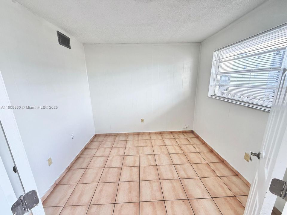 Recently Rented: $2,300 (3 beds, 2 baths, 1282 Square Feet)