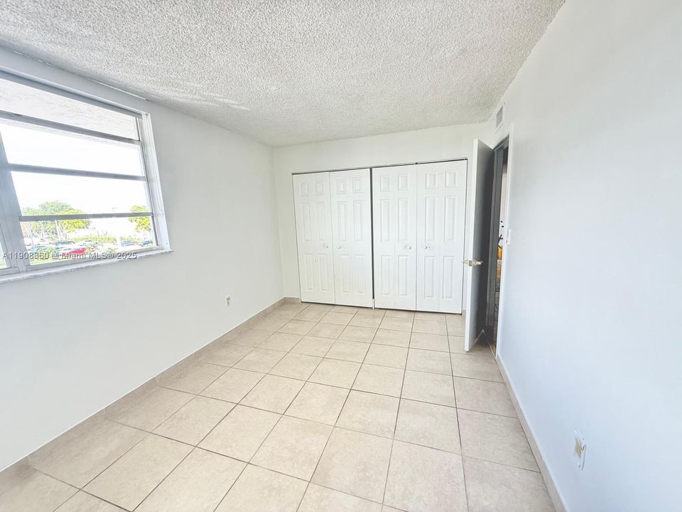 Recently Rented: $2,300 (3 beds, 2 baths, 1282 Square Feet)