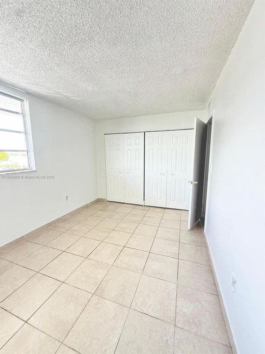 Recently Rented: $2,300 (3 beds, 2 baths, 1282 Square Feet)