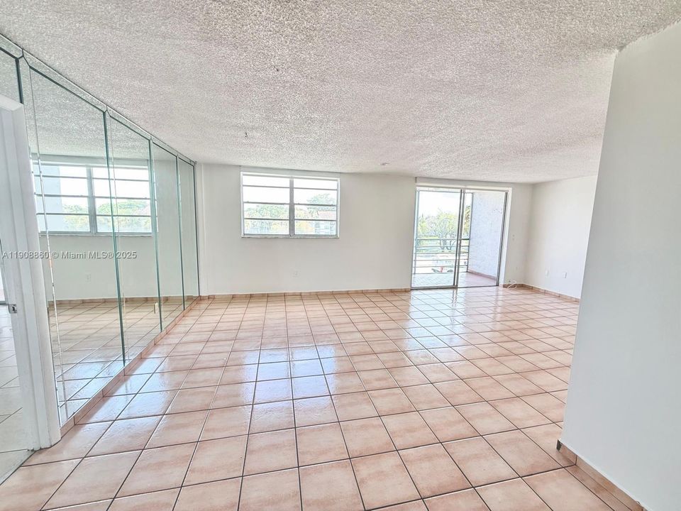 Recently Rented: $2,300 (3 beds, 2 baths, 1282 Square Feet)