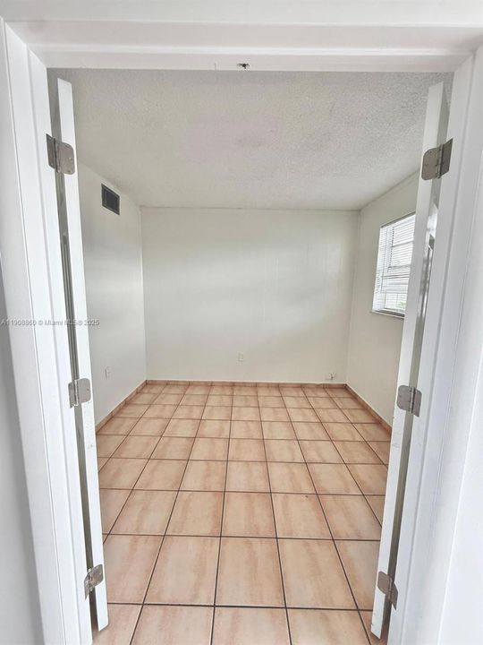 Recently Rented: $2,300 (3 beds, 2 baths, 1282 Square Feet)