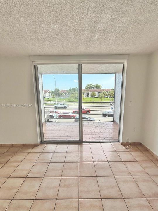 Recently Rented: $2,300 (3 beds, 2 baths, 1282 Square Feet)