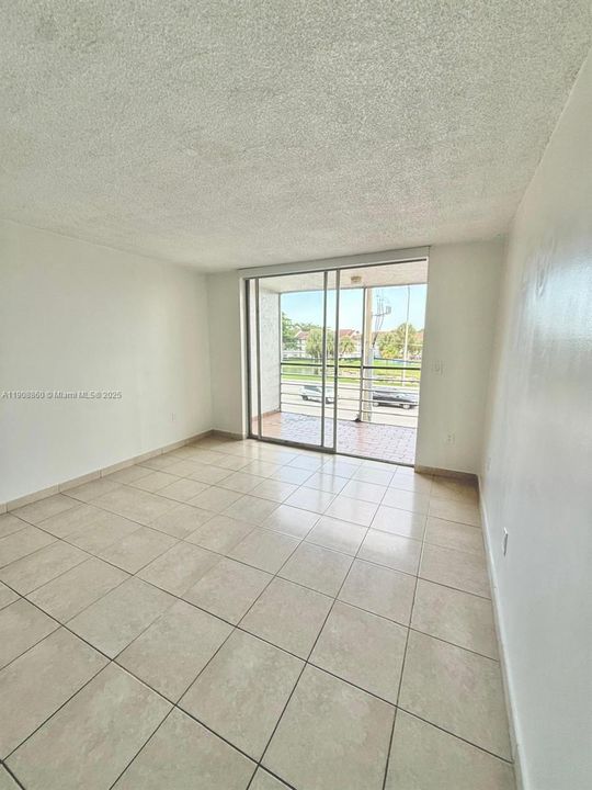 Recently Rented: $2,300 (3 beds, 2 baths, 1282 Square Feet)