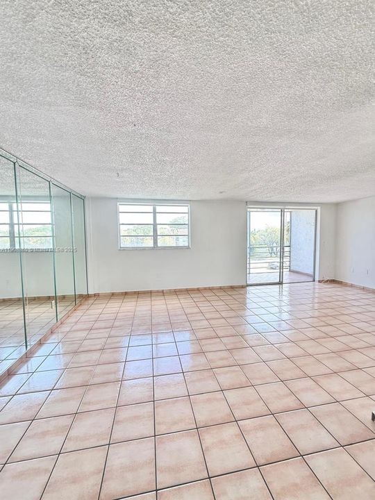 Recently Rented: $2,300 (3 beds, 2 baths, 1282 Square Feet)