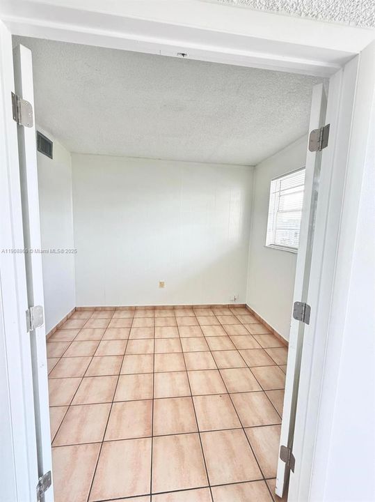 Recently Rented: $2,300 (3 beds, 2 baths, 1282 Square Feet)