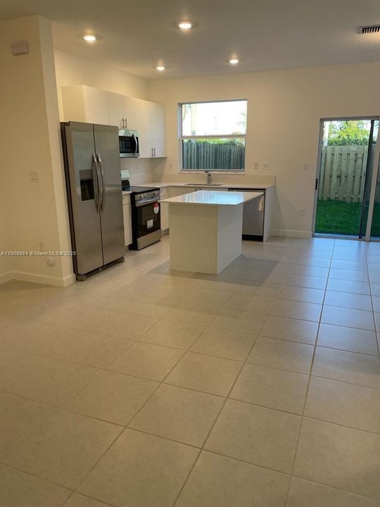 For Sale: $450,000 (3 beds, 3 baths, 1328 Square Feet)