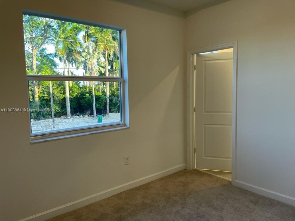 For Sale: $450,000 (3 beds, 3 baths, 1328 Square Feet)