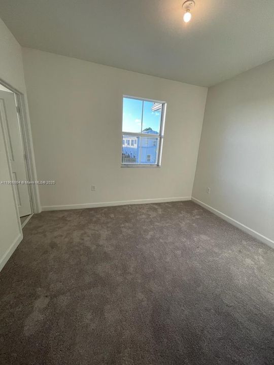 For Sale: $450,000 (3 beds, 3 baths, 1328 Square Feet)