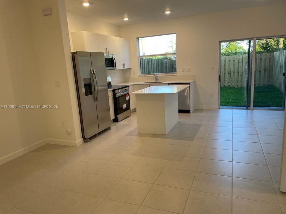 For Sale: $450,000 (3 beds, 3 baths, 1328 Square Feet)