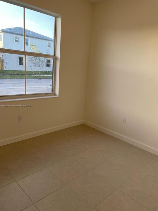 For Sale: $450,000 (3 beds, 3 baths, 1328 Square Feet)