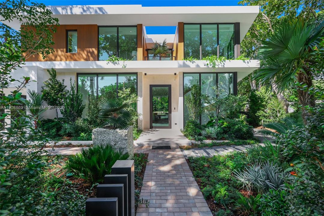 For Sale: $8,495,000 (6 beds, 6 baths, 6281 Square Feet)