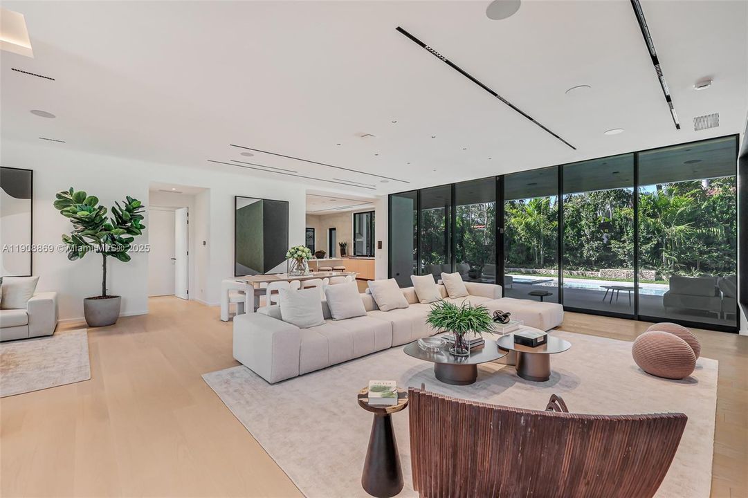 For Sale: $8,495,000 (6 beds, 6 baths, 6281 Square Feet)