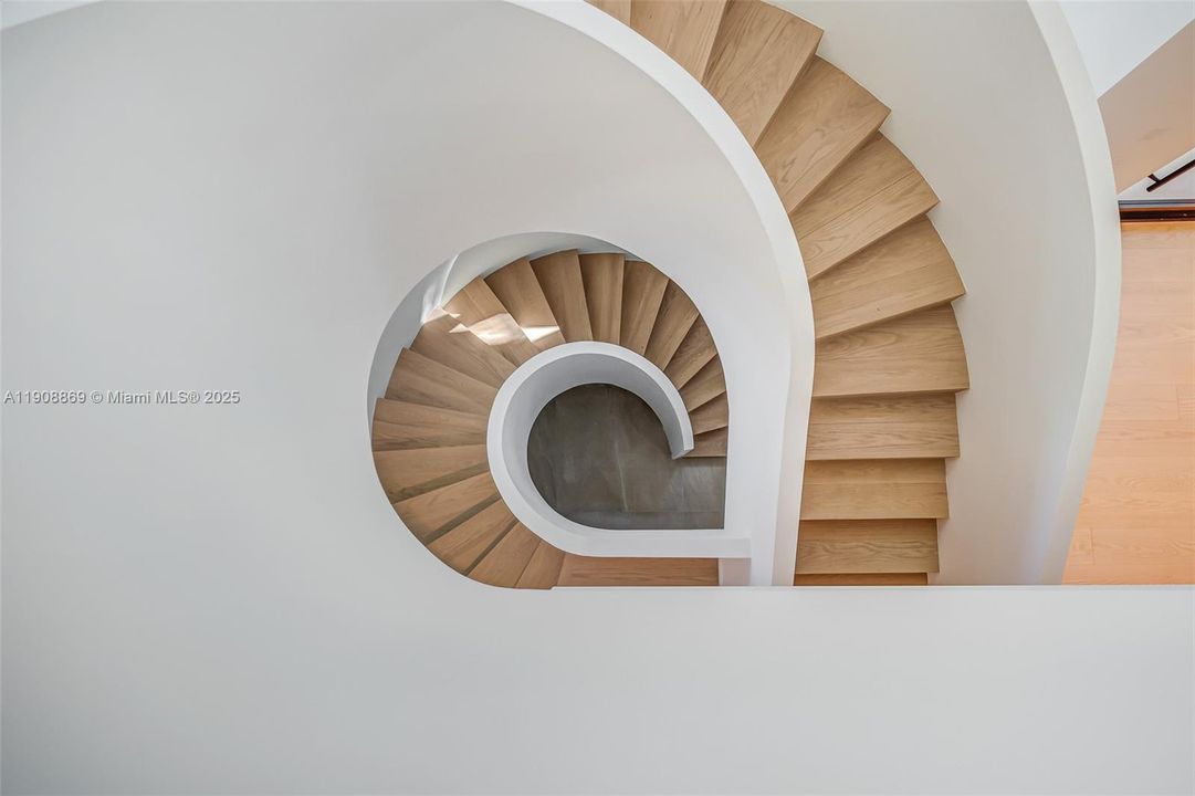 For Sale: $8,495,000 (6 beds, 6 baths, 6281 Square Feet)