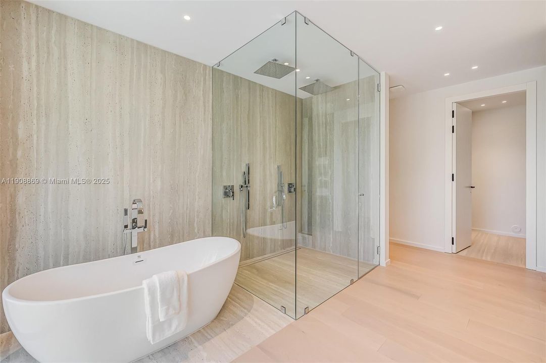 For Sale: $8,495,000 (6 beds, 6 baths, 6281 Square Feet)