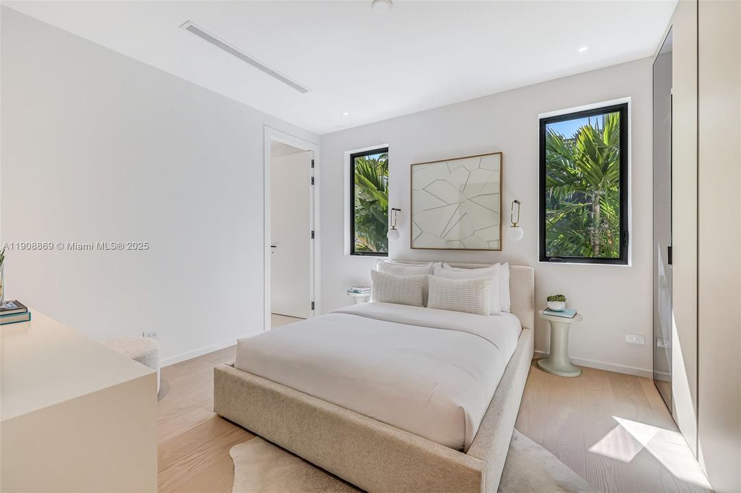 For Sale: $8,495,000 (6 beds, 6 baths, 6281 Square Feet)