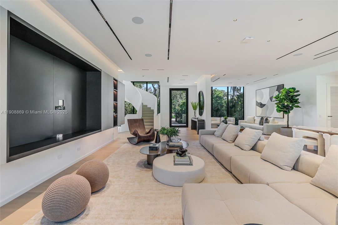 For Sale: $8,495,000 (6 beds, 6 baths, 6281 Square Feet)