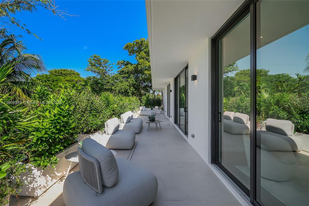 For Sale: $8,495,000 (6 beds, 6 baths, 6281 Square Feet)