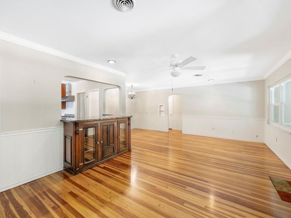 Beautiful Dade Pine floors throughout