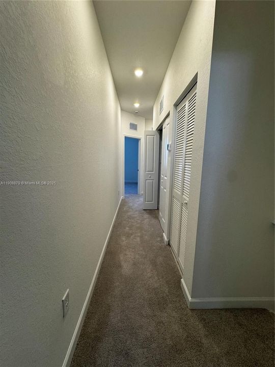 Под контрактом: $2,300 (3 спален, 2 ванн, 1827 Квадратных фут)