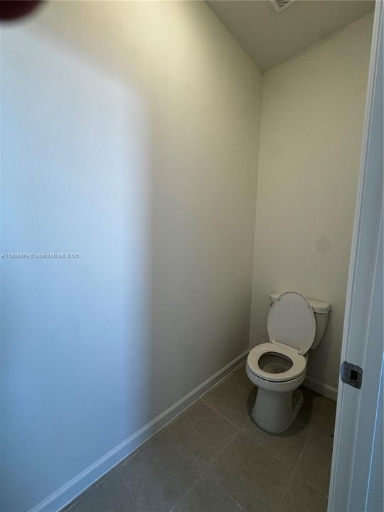 Под контрактом: $2,300 (3 спален, 2 ванн, 1827 Квадратных фут)