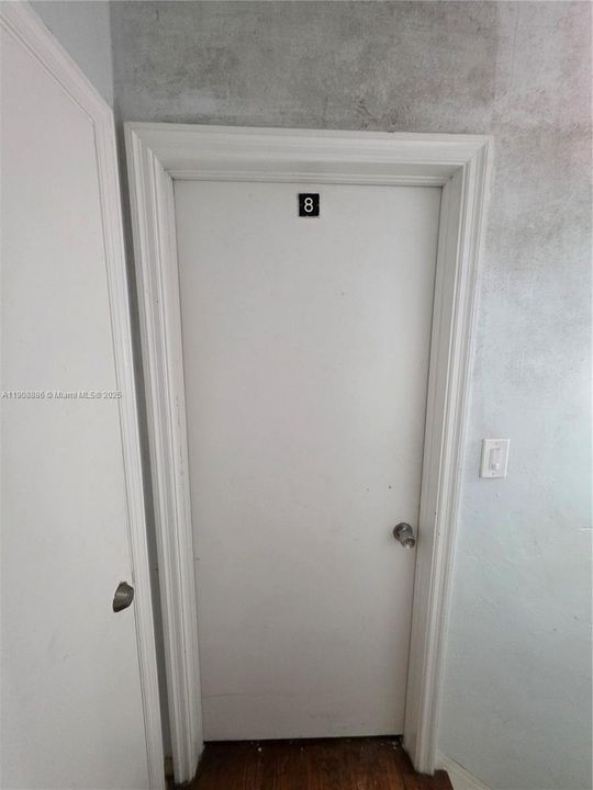 Active With Contract: $1,650 (1 beds, 1 baths, 800 Square Feet)