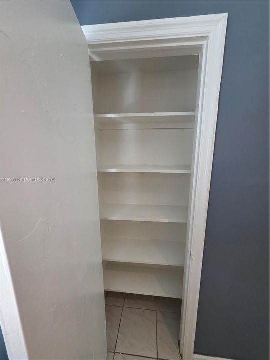 Active With Contract: $1,650 (1 beds, 1 baths, 800 Square Feet)