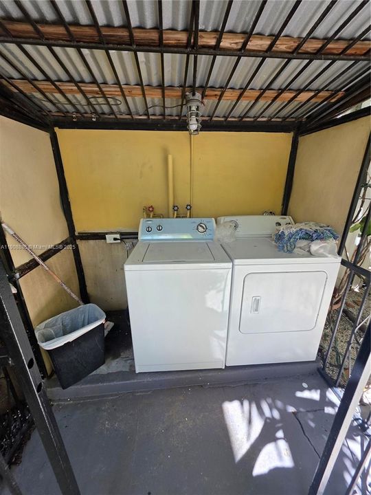 Active With Contract: $1,650 (1 beds, 1 baths, 800 Square Feet)