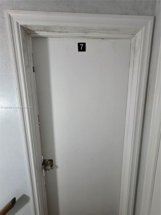 Active With Contract: $1,650 (1 beds, 1 baths, 800 Square Feet)