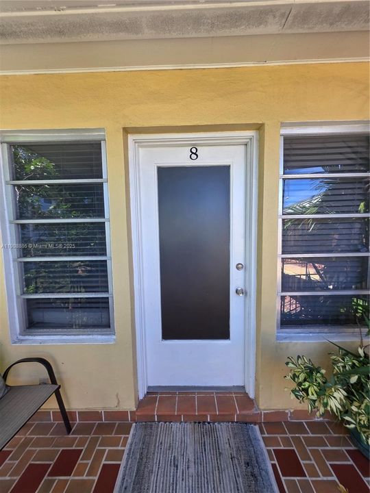 Active With Contract: $1,650 (1 beds, 1 baths, 800 Square Feet)