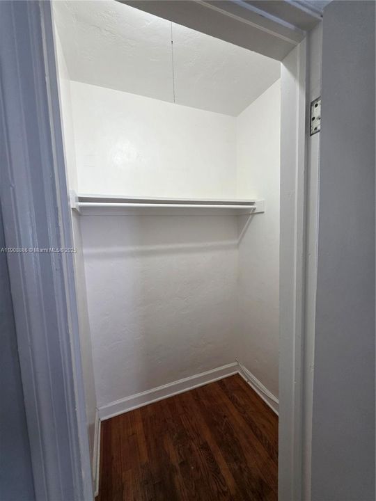 Active With Contract: $1,650 (1 beds, 1 baths, 800 Square Feet)