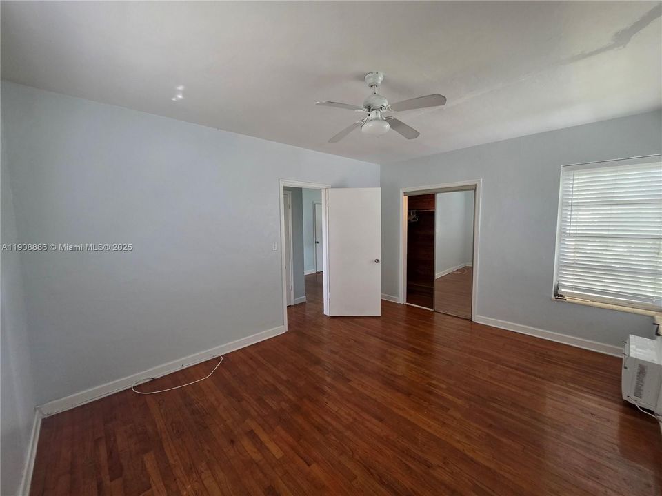 Active With Contract: $1,650 (1 beds, 1 baths, 800 Square Feet)