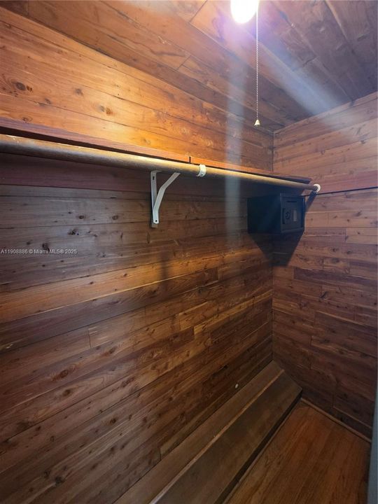 Active With Contract: $1,650 (1 beds, 1 baths, 800 Square Feet)