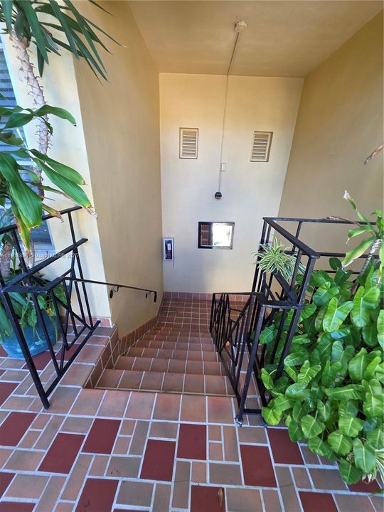Active With Contract: $1,650 (1 beds, 1 baths, 800 Square Feet)