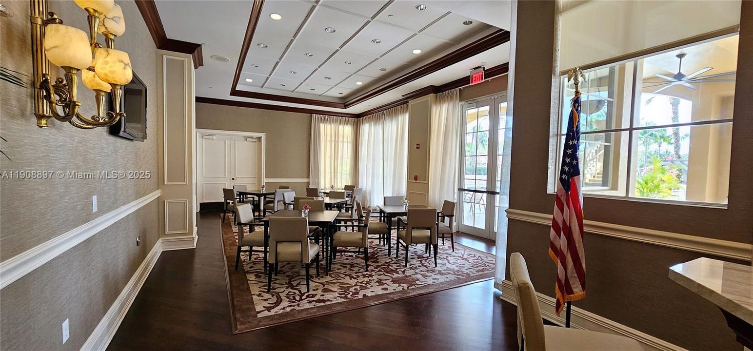 合同活跃: $4,190 (2 贝兹, 2 浴室, 1389 平方英尺)