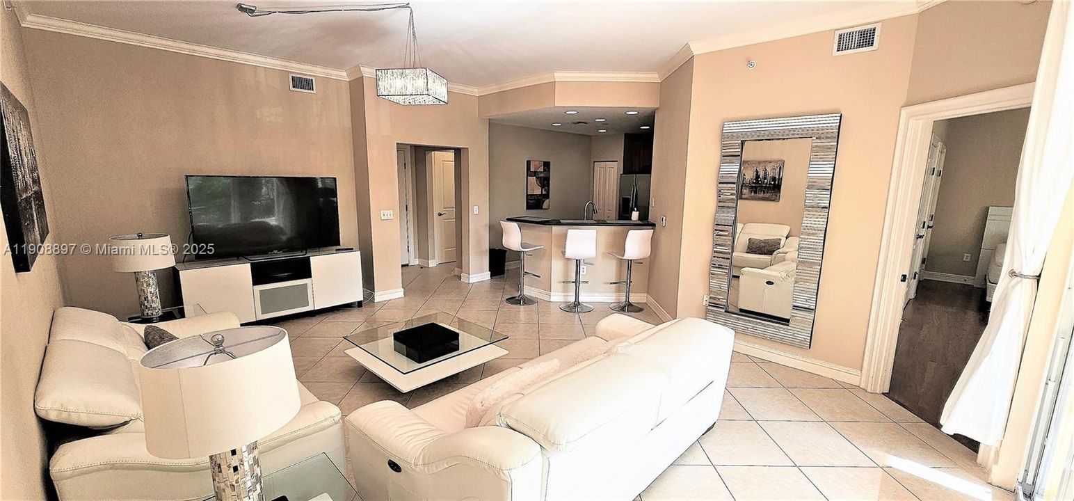 合同活跃: $4,190 (2 贝兹, 2 浴室, 1389 平方英尺)