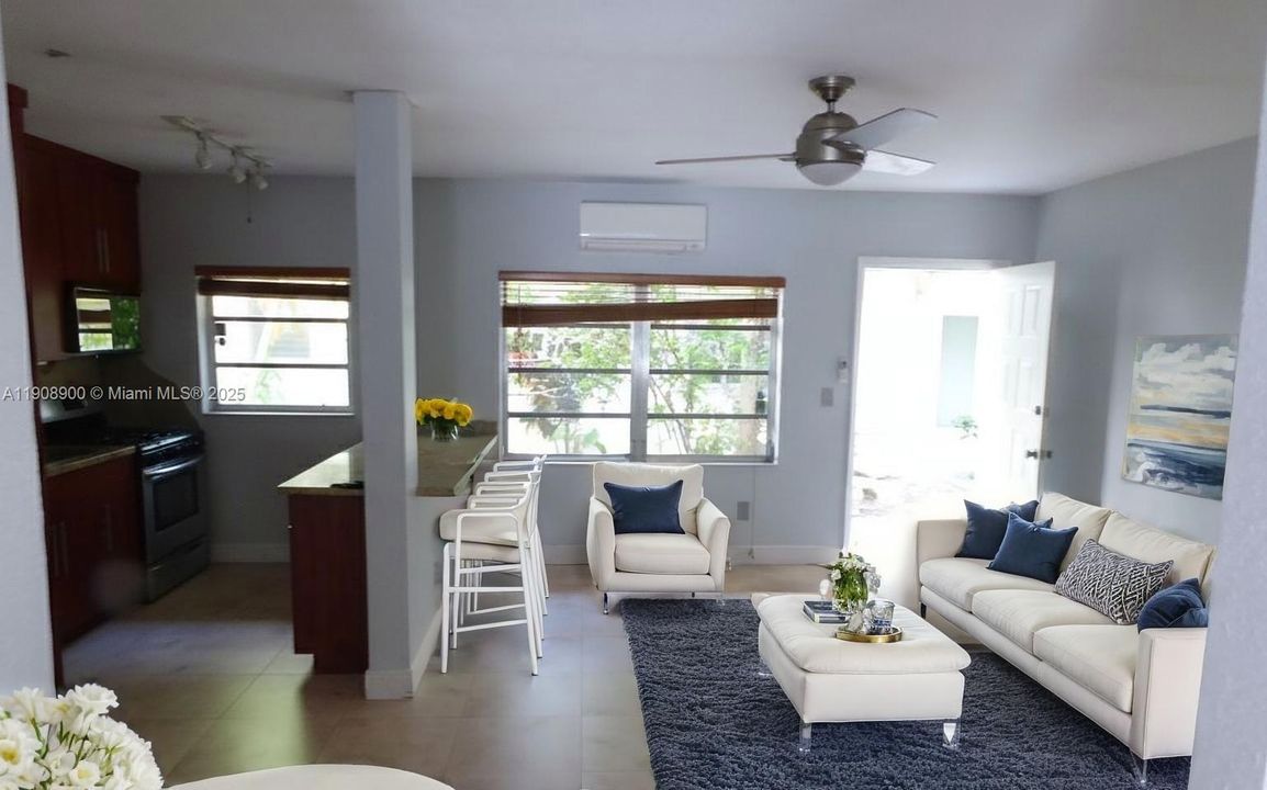 For Sale: $375,000 (1 beds, 1 baths, 600 Square Feet)