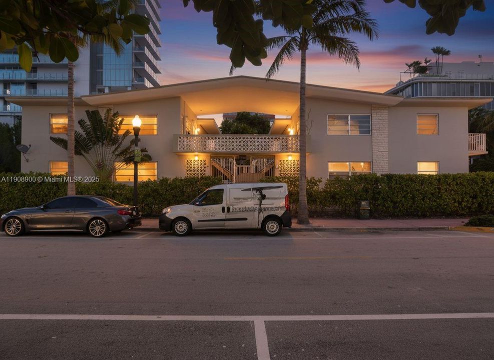 For Sale: $375,000 (1 beds, 1 baths, 600 Square Feet)