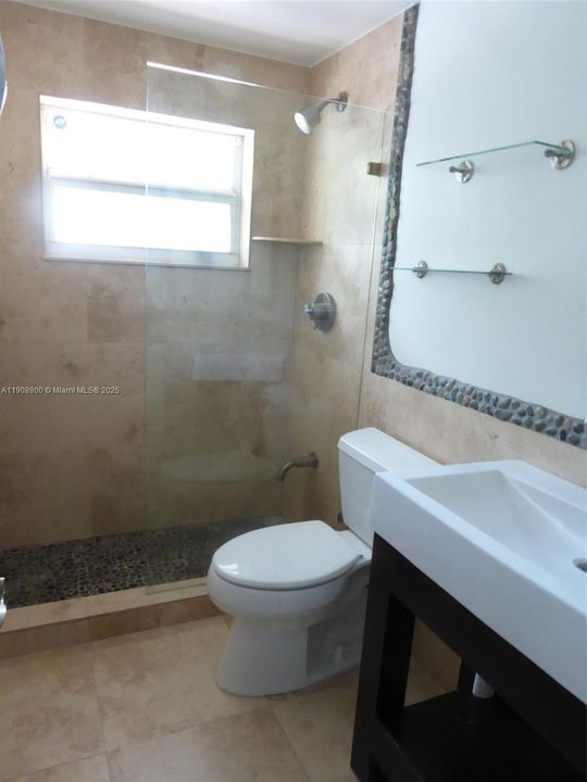 For Sale: $375,000 (1 beds, 1 baths, 600 Square Feet)