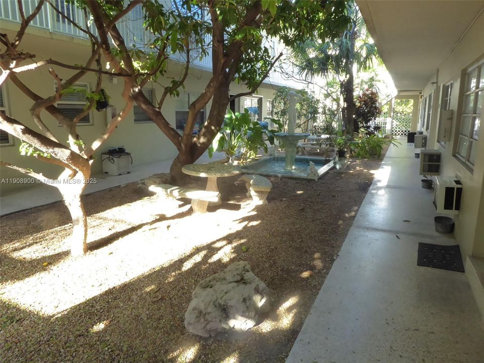 For Sale: $375,000 (1 beds, 1 baths, 600 Square Feet)