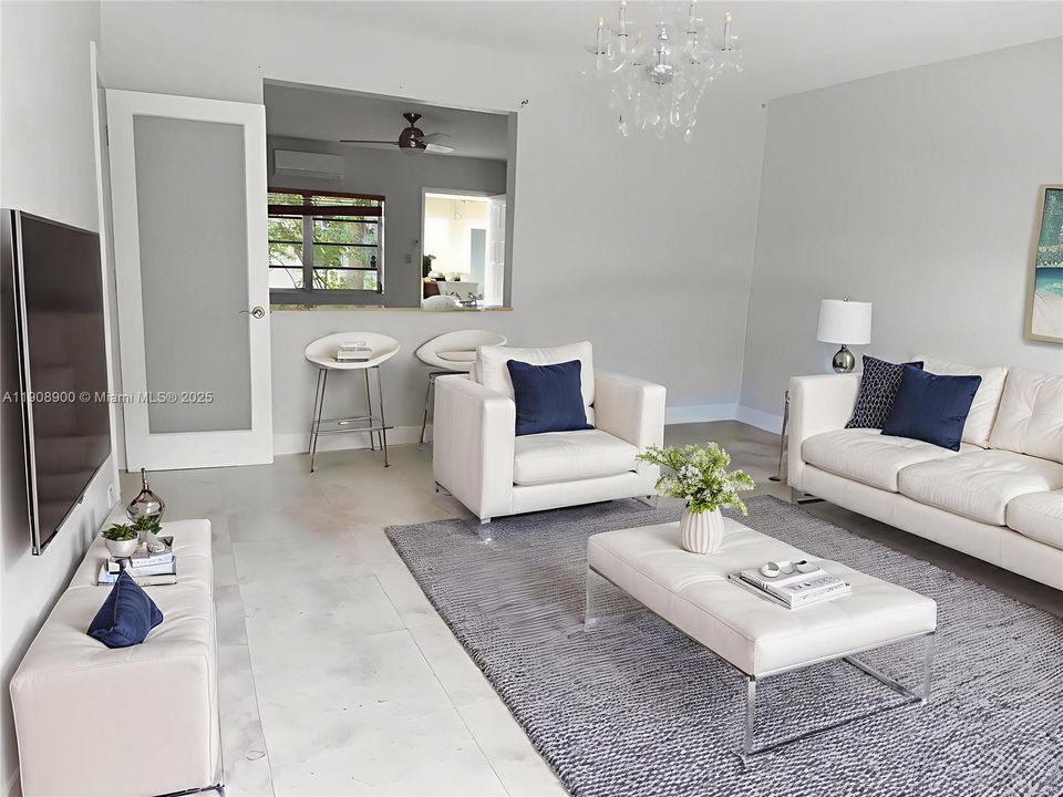 For Sale: $375,000 (1 beds, 1 baths, 600 Square Feet)