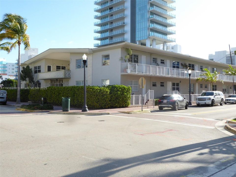 For Sale: $375,000 (1 beds, 1 baths, 600 Square Feet)