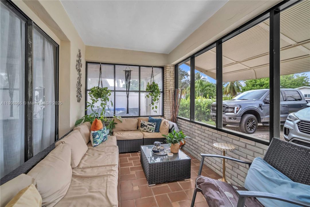 Active With Contract: $415,000 (3 beds, 2 baths, 1976 Square Feet)