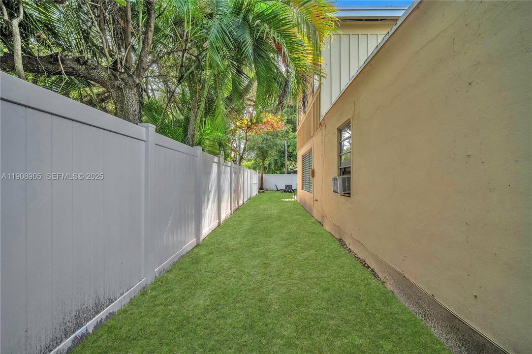 Active With Contract: $415,000 (3 beds, 2 baths, 1976 Square Feet)