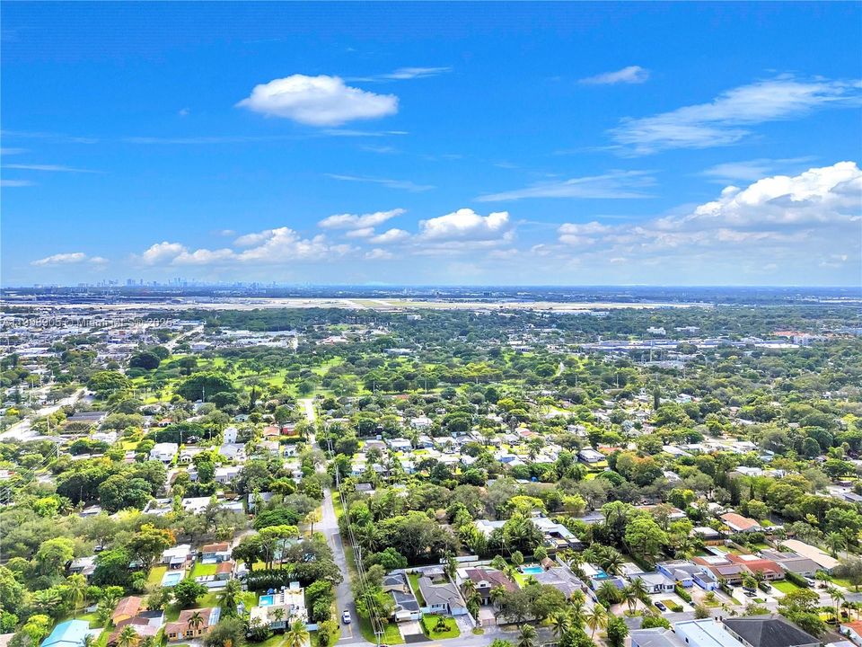 Active With Contract: $415,000 (3 beds, 2 baths, 1976 Square Feet)