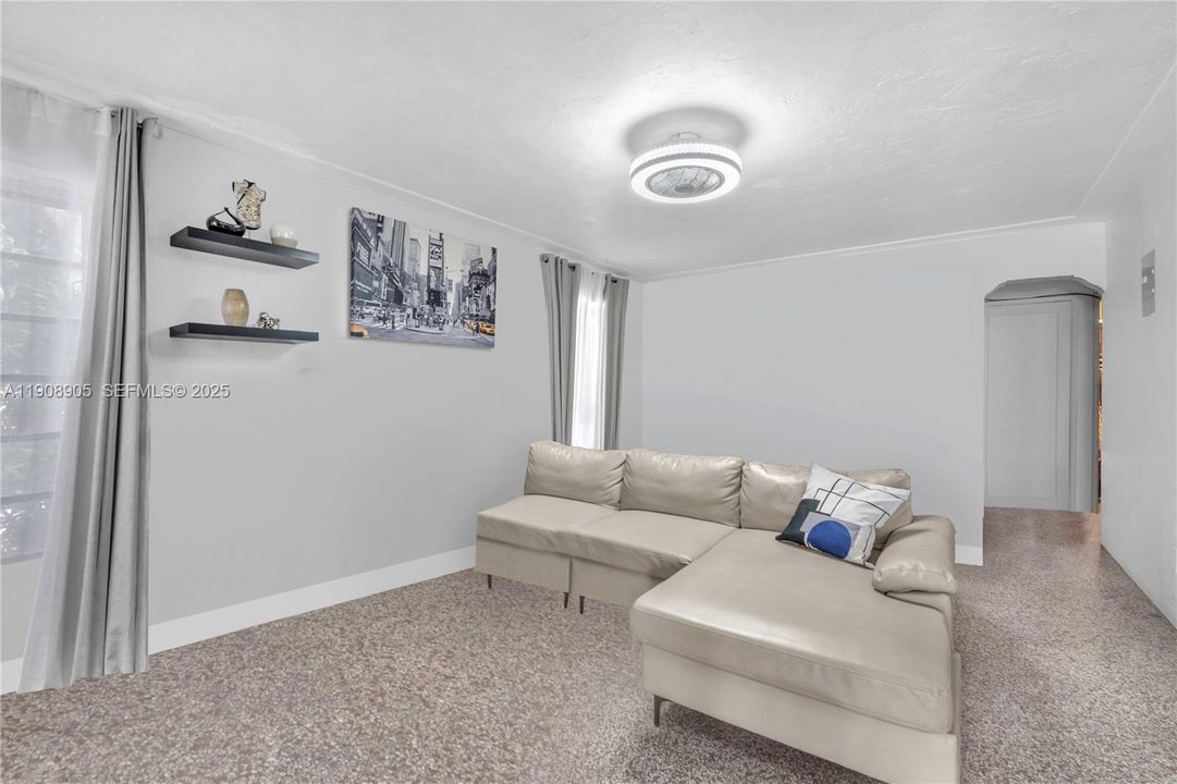 Active With Contract: $415,000 (3 beds, 2 baths, 1976 Square Feet)