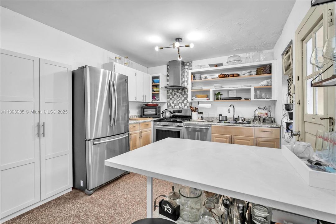 Active With Contract: $415,000 (3 beds, 2 baths, 1976 Square Feet)