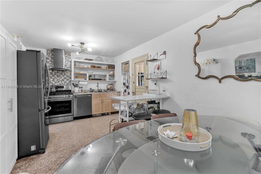 Active With Contract: $415,000 (3 beds, 2 baths, 1976 Square Feet)