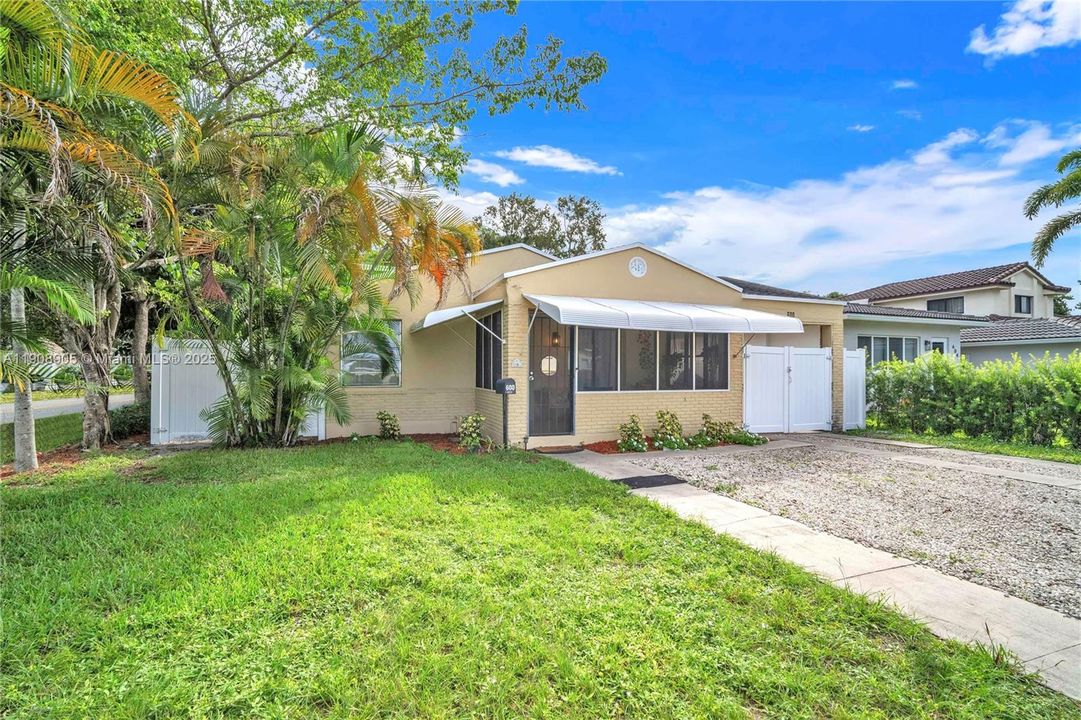 Active With Contract: $415,000 (3 beds, 2 baths, 1976 Square Feet)